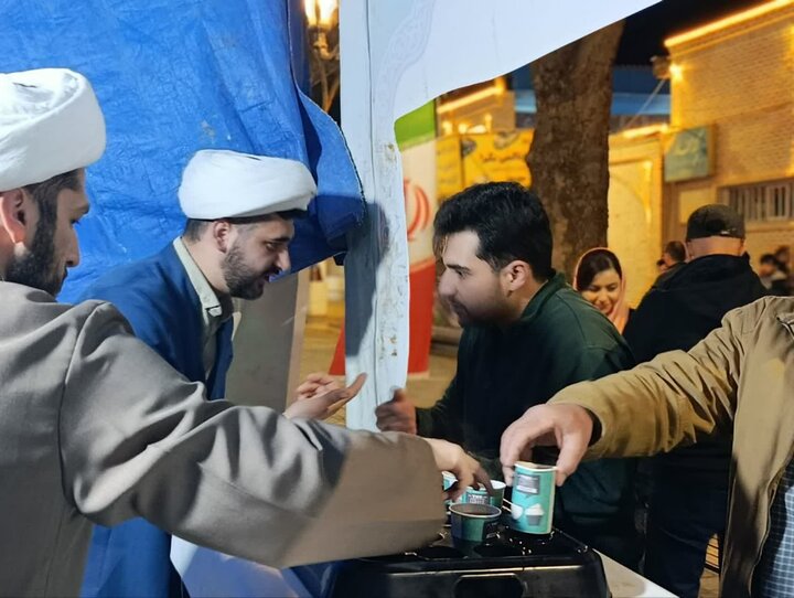 تصاویر/  برپائی موکب گروه جهادی طلاب مدرسه علمیه آیت الله نمازی (ره )شهرستان خوی