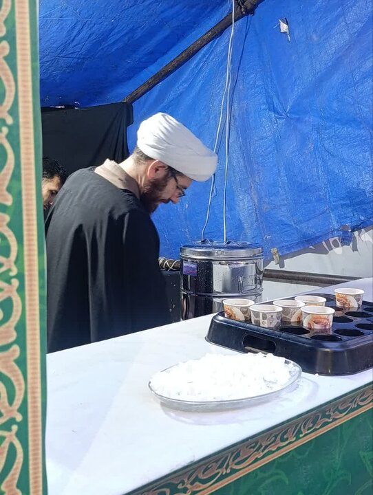 تصاویر/  برپائی موکب گروه جهادی طلاب مدرسه علمیه آیت الله نمازی (ره )شهرستان خوی