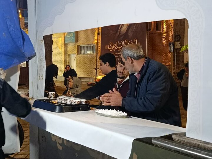 تصاویر/  برپائی موکب گروه جهادی طلاب مدرسه علمیه آیت الله نمازی (ره )شهرستان خوی