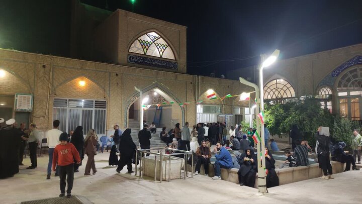 تصاویر/  اجتماع مردمی عزاداری شهادت امام صادق(ع) در مدرسه علمیه آیت‌الله مدنی کاشانی(ره)