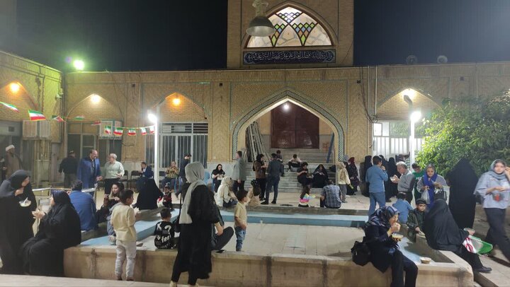تصاویر/  اجتماع مردمی عزاداری شهادت امام صادق(ع) در مدرسه علمیه آیت‌الله مدنی کاشانی(ره)