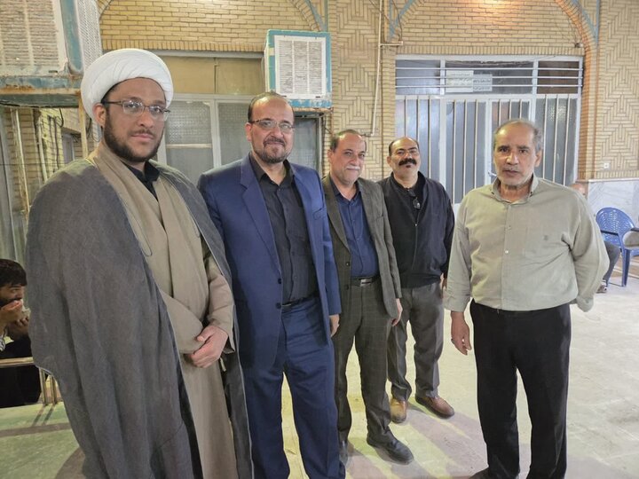 تصاویر/  اجتماع مردمی عزاداری شهادت امام صادق(ع) در مدرسه علمیه آیت‌الله مدنی کاشانی(ره)