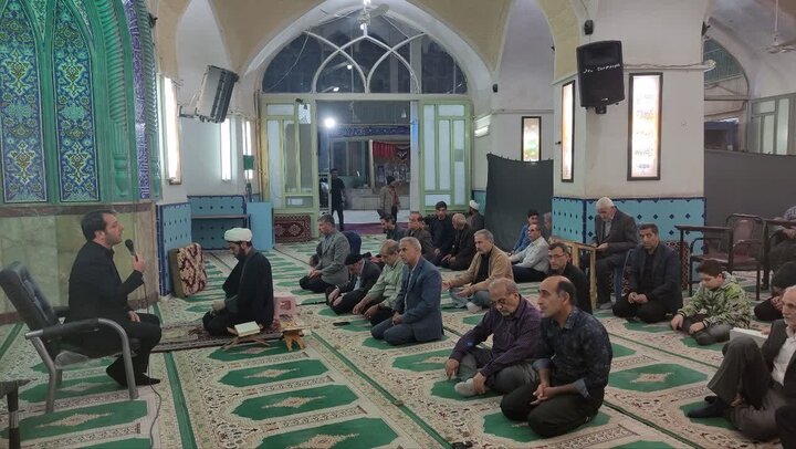 تصاویر/  اجتماع مردمی عزاداری شهادت امام صادق(ع) در مدرسه علمیه آیت‌الله مدنی کاشانی(ره)