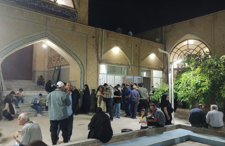 تصاویر/  اجتماع مردمی عزاداری شهادت امام صادق(ع) در مدرسه علمیه آیت‌الله مدنی کاشانی(ره)