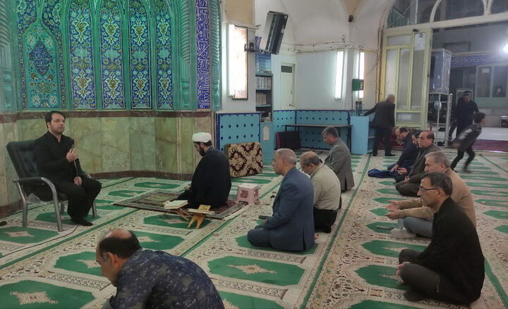 تصاویر/  اجتماع مردمی عزاداری شهادت امام صادق(ع) در مدرسه علمیه آیت‌الله مدنی کاشانی(ره)