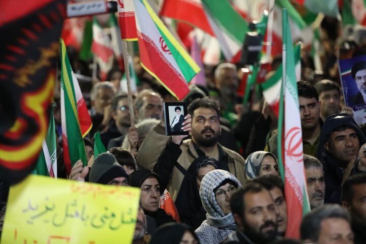 تصاویر/ چهل و چهارمین شب تبلور حماسه حضور و ایستادگی مردم ولایتمدار و غیور ارومیه در شب شهادت امام جعفر صادق علیه السلام