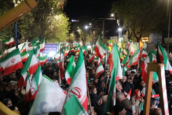 تصاویر/ چهل و چهارمین شب تبلور حماسه حضور و ایستادگی مردم ولایتمدار و غیور ارومیه در شب شهادت امام جعفر صادق علیه السلام