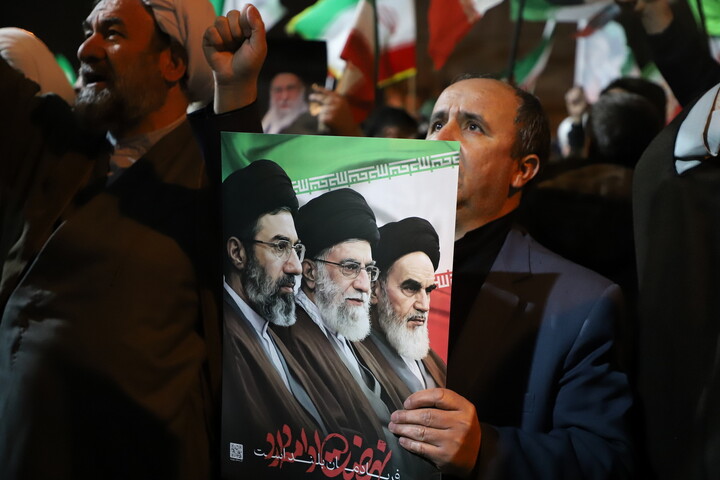 تصاویر / قاب‌هایی از تجدید میثاق؛ پیوند روحانیت و مردم تبریز در پاسداشت مقام شهید محدث‌نیا