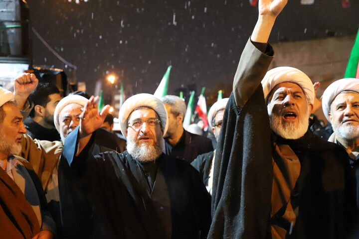تصاویر / قاب‌هایی از تجدید میثاق؛ پیوند روحانیت و مردم تبریز در پاسداشت مقام شهید محدث‌نیا