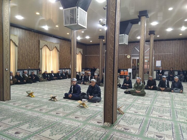 تصاویر/ برگزاری محفل انس با قرآن کریم به مناسبت شهادت قائد امت و شهدای جنگ رمضان در مسجد دارالسلام شهرستان سردشت