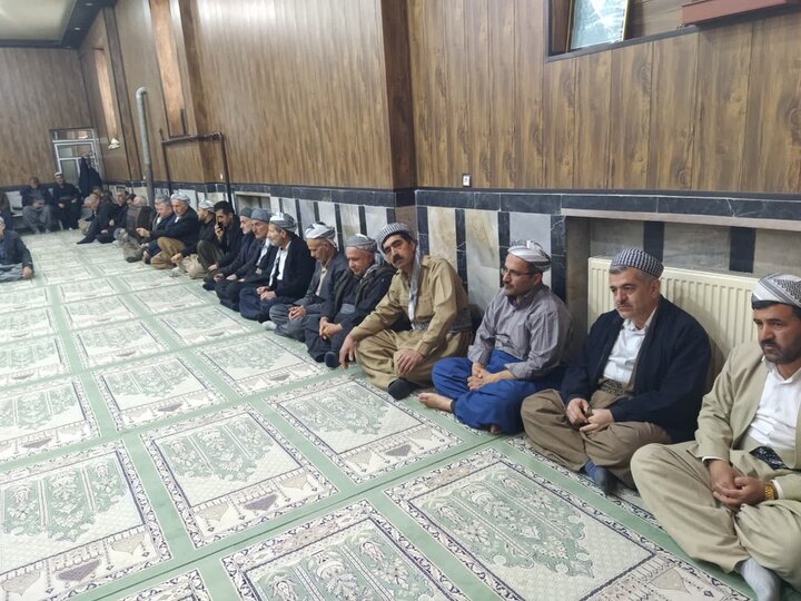 تصاویر/ برگزاری محفل انس با قرآن کریم به مناسبت شهادت قائد امت و شهدای جنگ رمضان در مسجد دارالسلام شهرستان سردشت