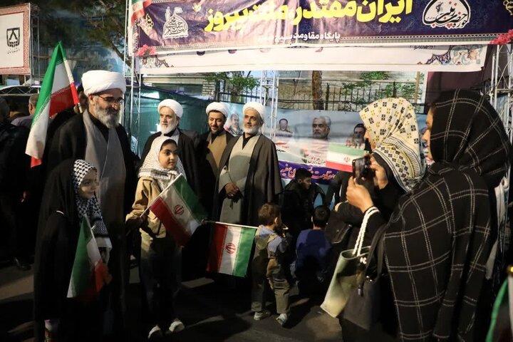 تصاویر/ بازدید نماینده ولی‌فقیه در استان از مواکب شهر سمنان در حاشیه اجتماعات مردمی شب‌های اقتدار