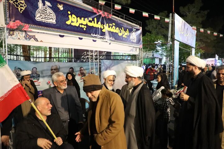 تصاویر/ بازدید نماینده ولی‌فقیه در استان از مواکب شهر سمنان در حاشیه اجتماعات مردمی شب‌های اقتدار