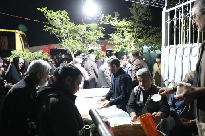 تصاویر/ بازدید نماینده ولی‌فقیه در استان از مواکب شهر سمنان در حاشیه اجتماعات مردمی شب‌های اقتدار
