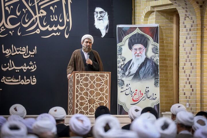 تصاویر / پنجمین اجتماع حماسی و مقاومتی ،اساتید ،وطلاب حوزه علمیه قزوین