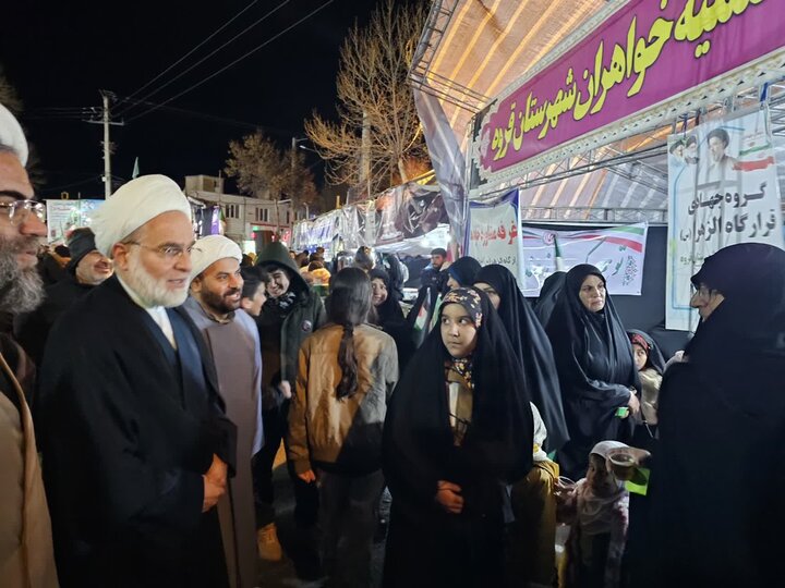 تصاویر/تجمع مردمی میدان‌داران قروه در حمایت از ایران اسلامی