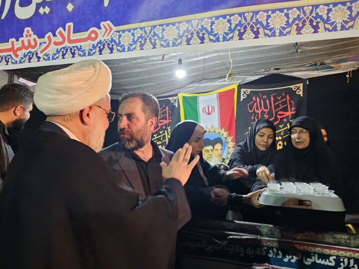 تصاویر/تجمع مردمی میدان‌داران قروه در حمایت از ایران اسلامی