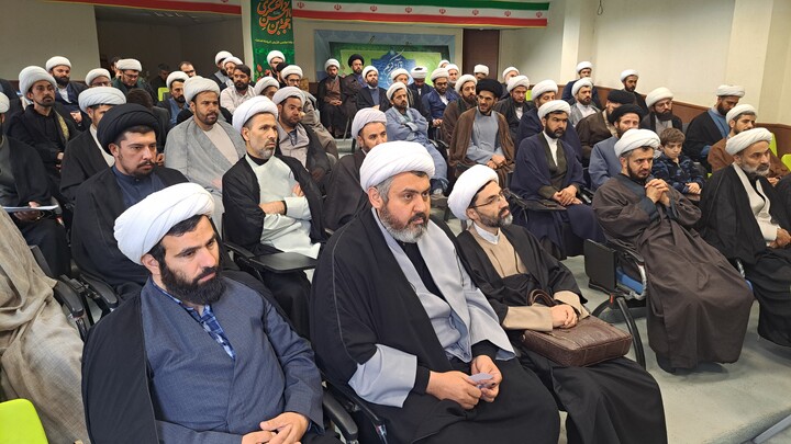 تصاویر/ جلسه تبیینی قرارگاه بلاغ مبین ویژه روحانیون طرح امین و هجرت استان اردبیل
