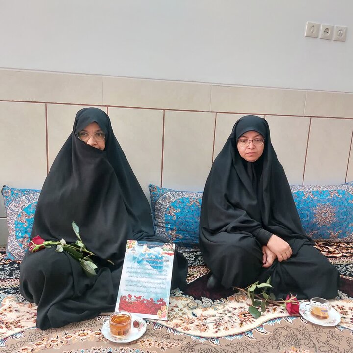 دیدار کارکنان مدرسه علمیه کوثر ابرکوه با خانواده شهید والامقام رحمن چاکرالحسینی