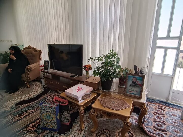 دیدار کارکنان مدرسه علمیه کوثر ابرکوه با خانواده شهید والامقام رحمن چاکرالحسینی