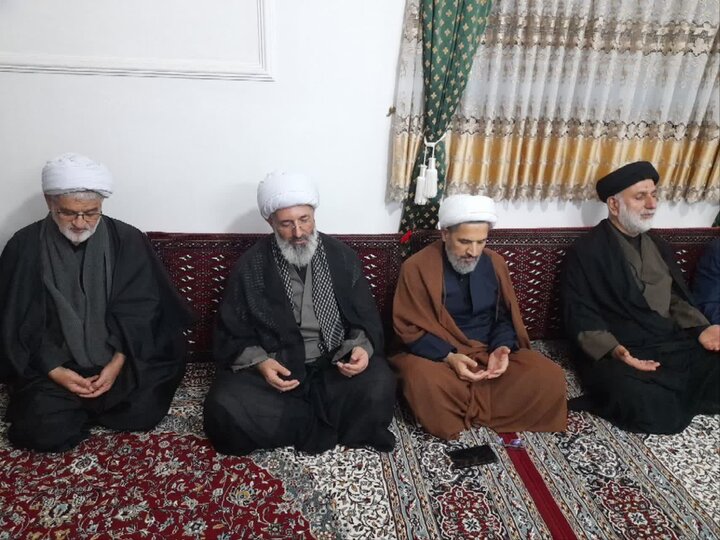 تصاویر/ حضور ائمه جمعه دابودشت آمل و فریدونکنار در روضه خانگی شهادت امام صادق (ع)