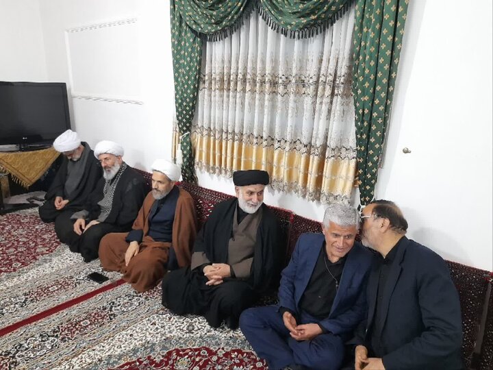 تصاویر/ حضور ائمه جمعه دابودشت آمل و فریدونکنار در روضه خانگی شهادت امام صادق (ع)