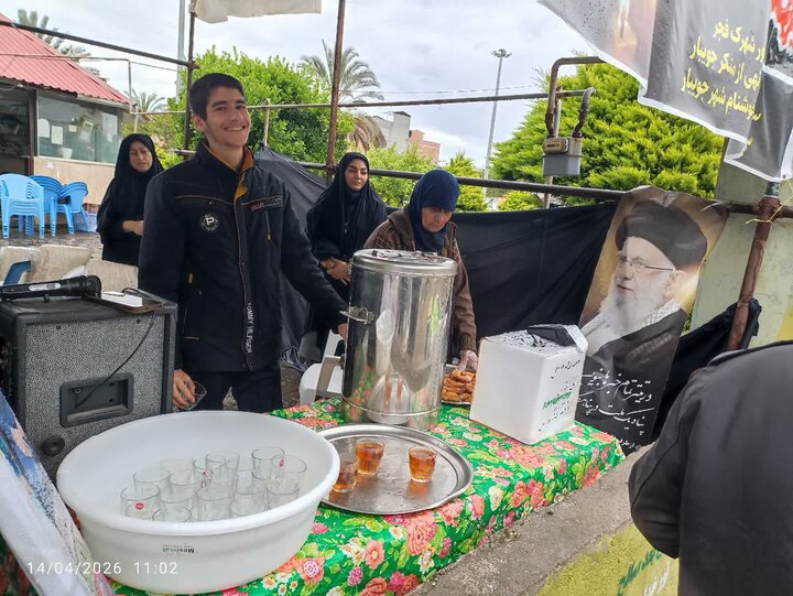 تصاویر/ برپایی ایستگاه صلواتی  در یادمان شهدای خوشنام پارک شهر جویبار، در روز شهادت امام صادق (ع)