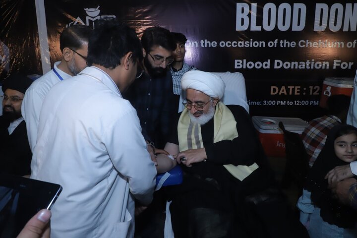 چہلمِ رہبرِ شہید: دہلی میں عظیم فلاحی کیمپ، نمائندۂ ولی فقیہ ہند سمیت شرکاء کا خون عطیہ