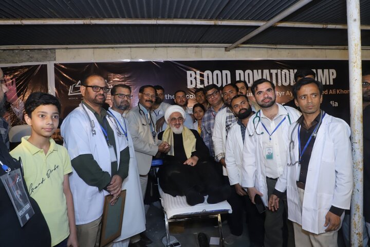 چہلمِ رہبرِ شہید: دہلی میں عظیم فلاحی کیمپ، نمائندۂ ولی فقیہ ہند سمیت شرکاء کا خون عطیہ