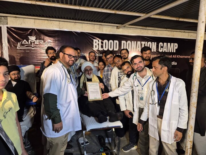چہلمِ رہبرِ شہید: دہلی میں عظیم فلاحی کیمپ، نمائندۂ ولی فقیہ ہند سمیت شرکاء کا خون عطیہ