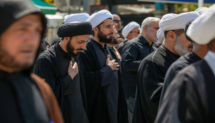 دسته عزاداری طلاب حوزه علمیه کربلا در شهادت امام صادق (علیه السلام)