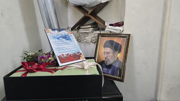 تصاویر/دیدار مسئولان حوزه علمیه خواهران یزد با خانواده شهید علیرضا دهقانی سانیج و ادای احترام بر مزار این شهید