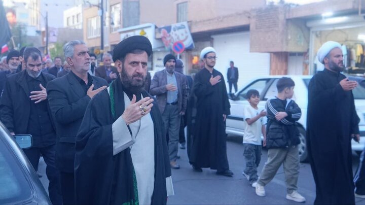 تصاویر/ برپایی دسته‌ی عزاداری شهادت امام جعفر صادق(ع) در گرمسار