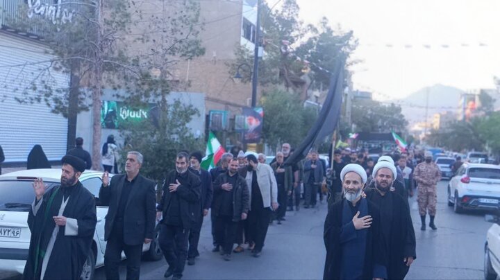 تصاویر/ برپایی دسته‌ی عزاداری شهادت امام جعفر صادق(ع) در گرمسار