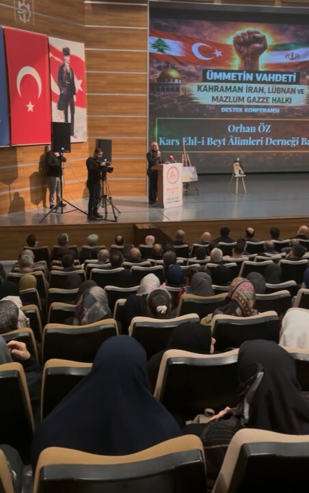 کنفرانس اربعین قائدِ شهید حضرت آیت‌الله العظمی شهید سید علی خامنه‌ای در منطقه آسیایی استانبول به همت اتحادیه علمای اهل‌بیت کارس برگزار شد و در آن، جمعی از علما و اندیشمندان با تأکید بر تداوم راه مقاومت، به تبیین ابعاد شخصیتی و خدمات ایشان پرداختند.