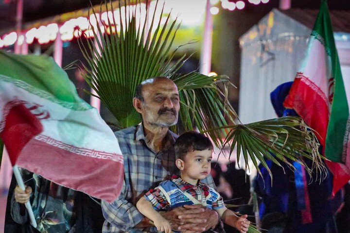 تصاویر/حضور حماسی مردم اهواز در شب ۴۵ شب جنگ تحمیلی سوم
