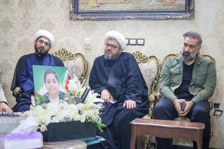 تصاویر/ دیدار و تکریم اصحاب رسانه قم از خانواده شهید امیرحسین عزتی پور