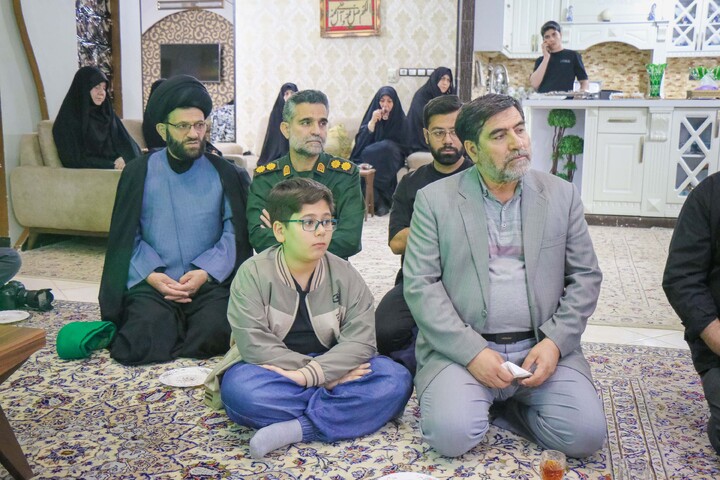 تصاویر/ دیدار و تکریم اصحاب رسانه قم از خانواده شهید امیرحسین عزتی پور
