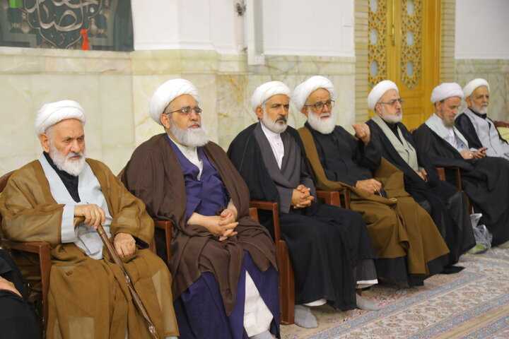 تصاویر / مراسم شهادت امام جعفر صادق (ع) و بزرگداشت حادثه غم انگیز مدرسه مبارکه فیضیه در سال ۱۳۴۲ در حرم حضرت معصومه (س)