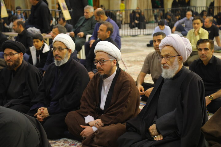 تصاویر / مراسم شهادت امام جعفر صادق (ع) و بزرگداشت حادثه غم انگیز مدرسه مبارکه فیضیه در سال ۱۳۴۲ در حرم حضرت معصومه (س)