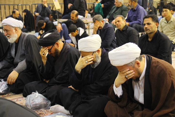 تصاویر / مراسم شهادت امام جعفر صادق (ع) و بزرگداشت حادثه غم انگیز مدرسه مبارکه فیضیه در سال ۱۳۴۲ در حرم حضرت معصومه (س)