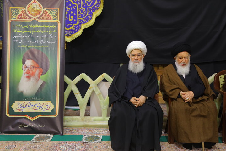 تصاویر / مراسم شهادت امام جعفر صادق (ع) و بزرگداشت حادثه غم انگیز مدرسه مبارکه فیضیه در سال ۱۳۴۲ در حرم حضرت معصومه (س)