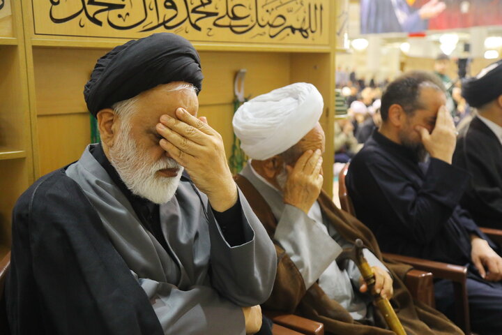 تصاویر / مراسم شهادت امام جعفر صادق (ع) و بزرگداشت حادثه غم انگیز مدرسه مبارکه فیضیه در سال ۱۳۴۲ در حرم حضرت معصومه (س)