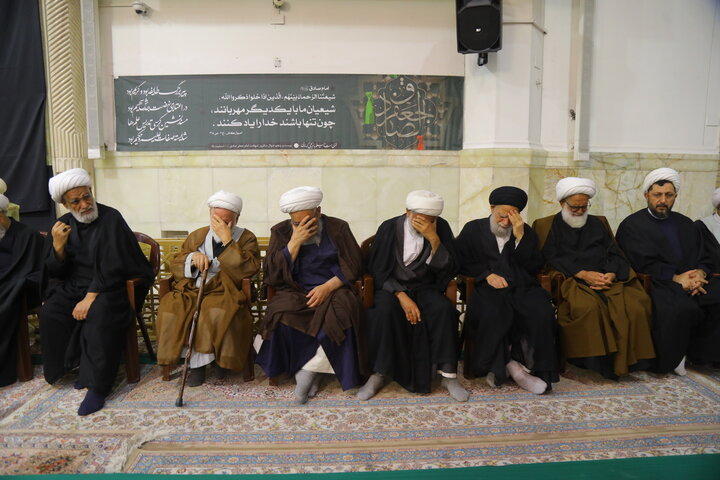تصاویر / مراسم شهادت امام جعفر صادق (ع) و بزرگداشت حادثه غم انگیز مدرسه مبارکه فیضیه در سال ۱۳۴۲ در حرم حضرت معصومه (س)
