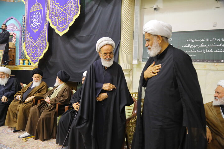 تصاویر / مراسم شهادت امام جعفر صادق (ع) و بزرگداشت حادثه غم انگیز مدرسه مبارکه فیضیه در سال ۱۳۴۲ در حرم حضرت معصومه (س)