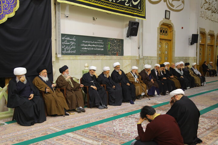 تصاویر / مراسم شهادت امام جعفر صادق (ع) و بزرگداشت حادثه غم انگیز مدرسه مبارکه فیضیه در سال ۱۳۴۲ در حرم حضرت معصومه (س)