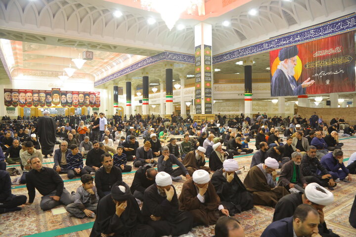 تصاویر / مراسم شهادت امام جعفر صادق (ع) و بزرگداشت حادثه غم انگیز مدرسه مبارکه فیضیه در سال ۱۳۴۲ در حرم حضرت معصومه (س)