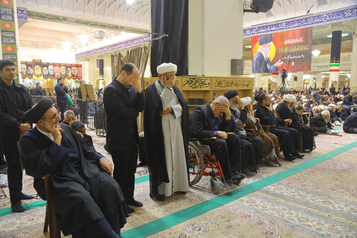 تصاویر / مراسم شهادت امام جعفر صادق (ع) و بزرگداشت حادثه غم انگیز مدرسه مبارکه فیضیه در سال ۱۳۴۲ در حرم حضرت معصومه (س)