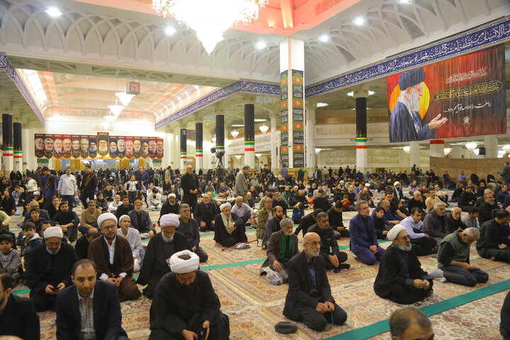 تصاویر / مراسم شهادت امام جعفر صادق (ع) و بزرگداشت حادثه غم انگیز مدرسه مبارکه فیضیه در سال ۱۳۴۲ در حرم حضرت معصومه (س)