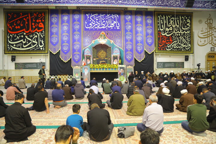 تصاویر / مراسم شهادت امام جعفر صادق (ع) و بزرگداشت حادثه غم انگیز مدرسه مبارکه فیضیه در سال ۱۳۴۲ در حرم حضرت معصومه (س)